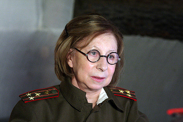 Ахеджакова нелепо оконфузилась, поставив Навального в один ряд с Гитлером Ахеджакова нелепо оконфузилась, поставив Навального в один ряд с Гитлером