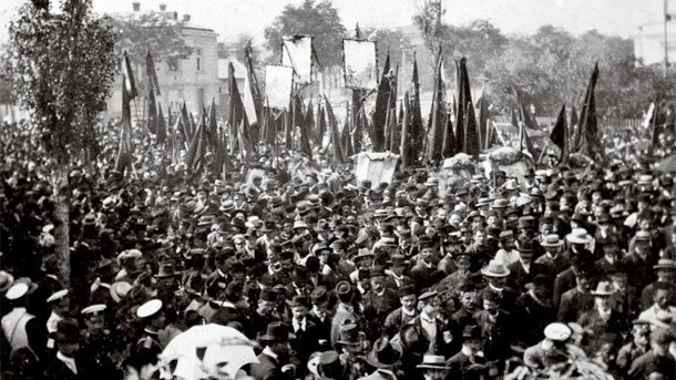 В 1912 году в период нового подъема демократического движения В 1912 году в период нового подъема демократического движения