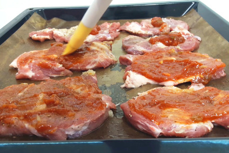 Фото к рецепту: Сочное мясо под картофельной шубкой (в духовке)