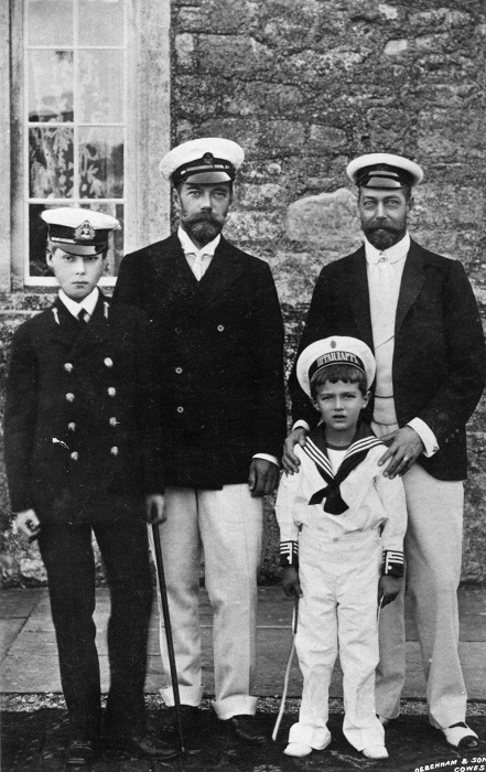 Слева направо Принц Уэльский Эдуард, Николай II, цесаревич Алексей и будущий король Георг V, 1909 год. | Фото: regnum.ru. Слева направо Принц Уэльский Эдуард, Николай II, цесаревич Алексей и будущий король Георг V, 1909 год. | Фото: regnum.ru.
