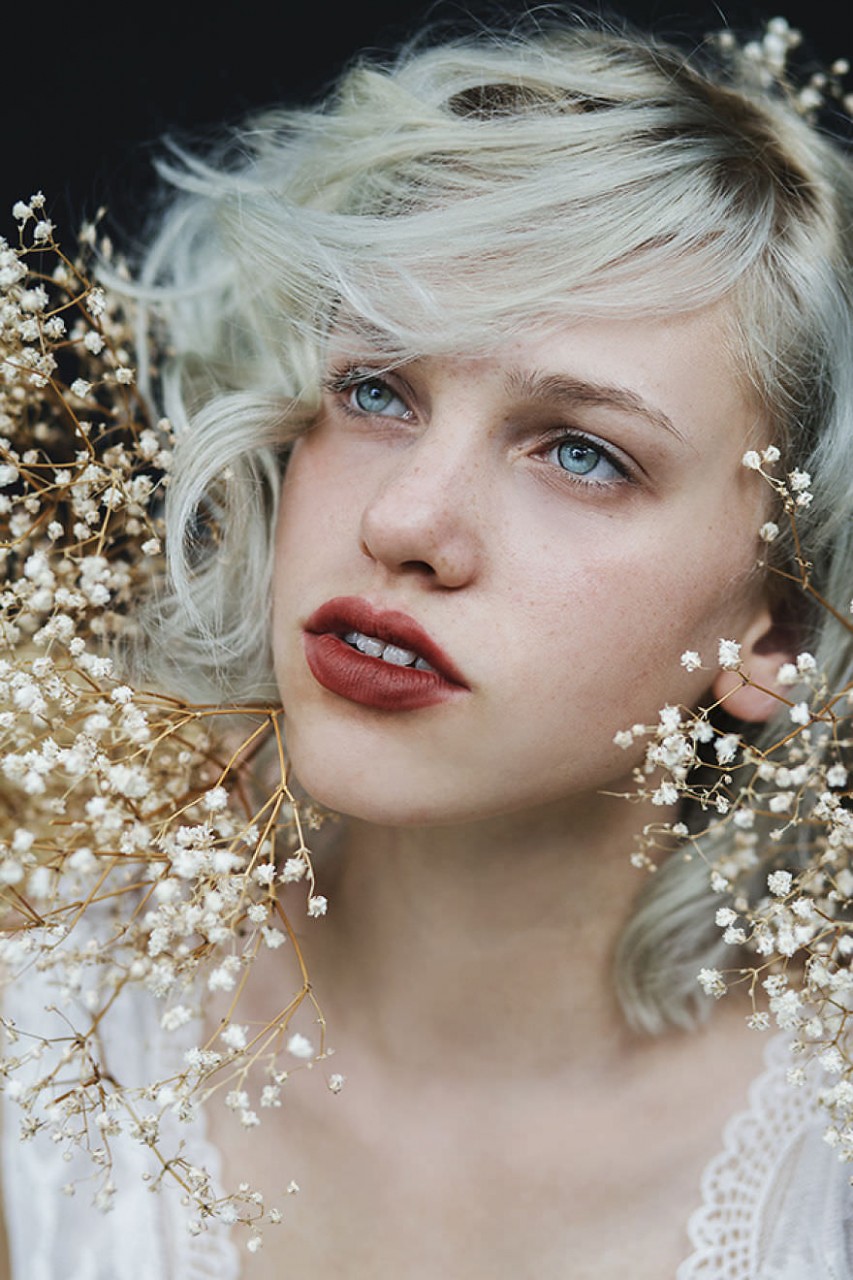 Photographer-inspired-by-a-blue-eyes-models-58974c2372787__880