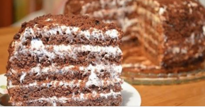 Ароматные шоколадно-медовые коржи со сметанно-сливочным кремом: торт просто тает во рту