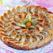 Дрожжевой пирог с корицей и сахаром