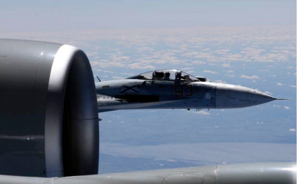 США пожаловались на Су-27, который перехватил самолёт-разведчик над Чёрным морем, появилось видео США пожаловались на Су-27, который перехватил самолёт-разведчик над Чёрным морем, появилось видео