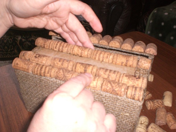 Шкатулка из винных пробок Шкатулка из винных пробок