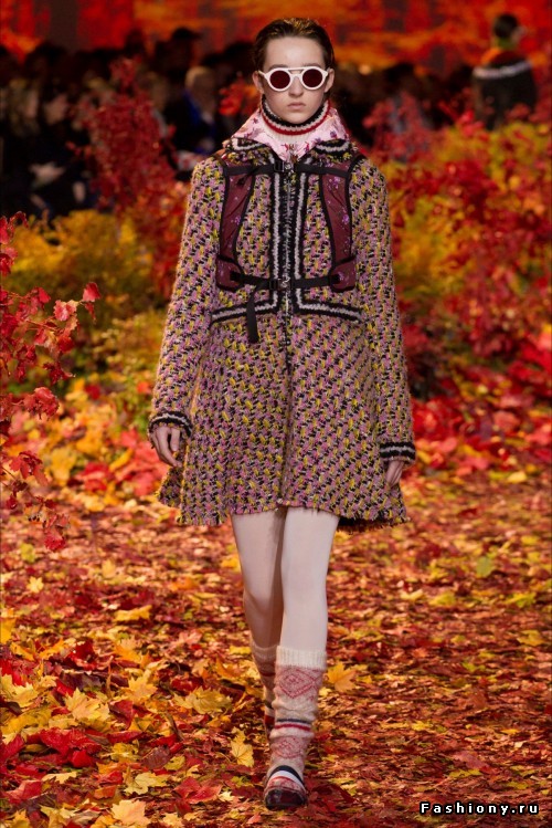 Moncler Gamme Rouge осень-зима 2017-2018 -- очень уютно, комфортно и даже шикарно Moncler Gamme Rouge осень-зима 2017-2018 -- очень уютно, комфортно и даже шикарно