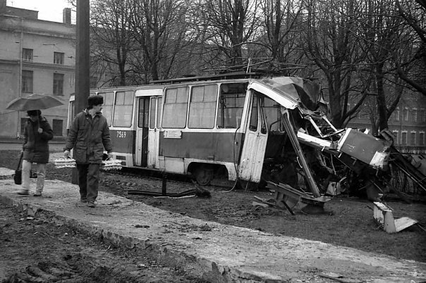 Санкт-Петербург 7 апреля 1992 года. Женшина- водитель трамвая заснула за рулём. Санкт-Петербург 7 апреля 1992 года. Женшина- водитель трамвая заснула за рулём. СССР, аварии 18+, трагедии