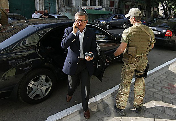 Тарута признал: Вся украинская верхушка обогащается на войне Тарута признал: Вся украинская верхушка обогащается на войне