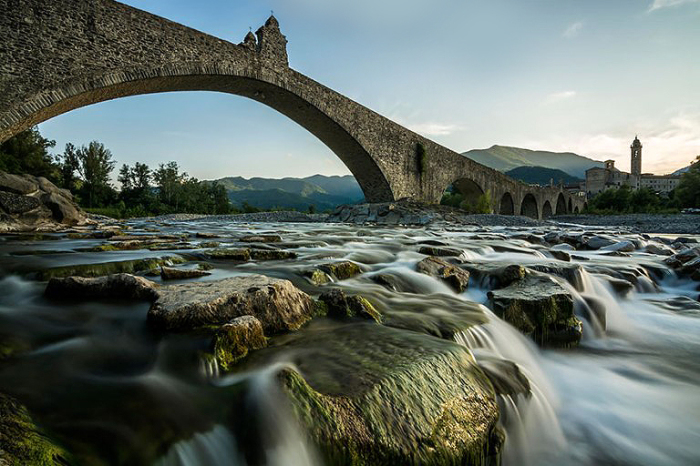 Мост Ponte Gobbo, Италия.