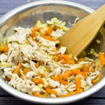 Добавляем отваренное мясо ПИРОЖКИ В ФОРМОЧКАХ ДЛЯ КЕКСОВ