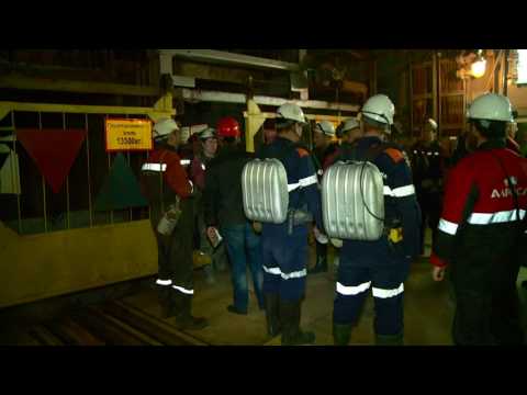 Эвакуация шахтеров с затопленной шахты в Якутии попала на видео