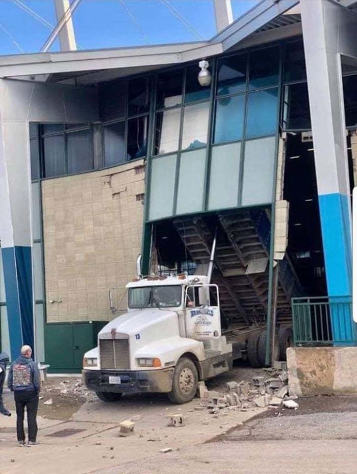 На этих 11 фото люди потеряли огромные деньги за несколько секунд