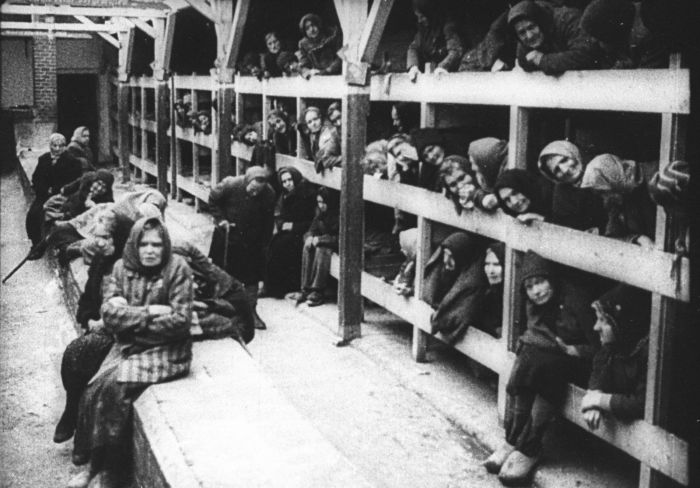 Советские женщины в концентрационном лагере смерти.