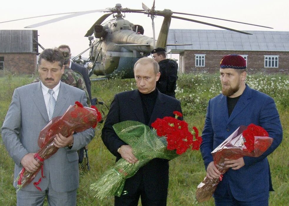 В. Путин на похоронах Ахмата-хаджи