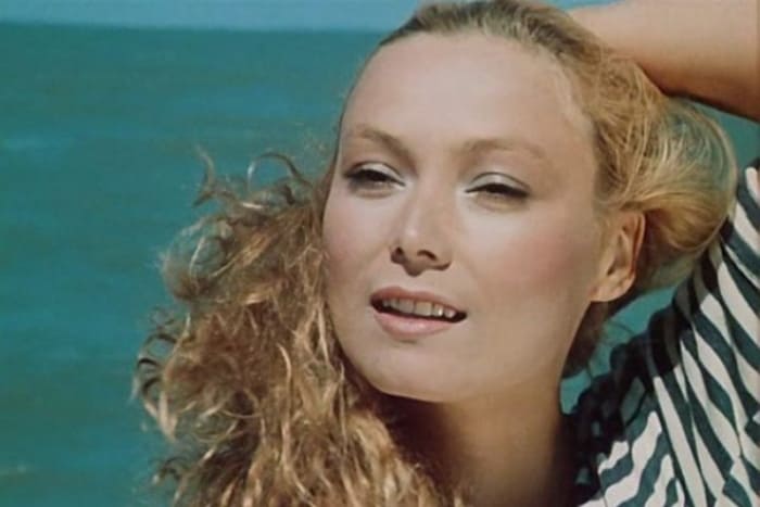 Лариса Белогурова в фильме *Остров погибших кораблей*, 1987 | Фото: liveinternet.ru Лариса Белогурова в фильме *Остров погибших кораблей*, 1987 | Фото: liveinternet.ru