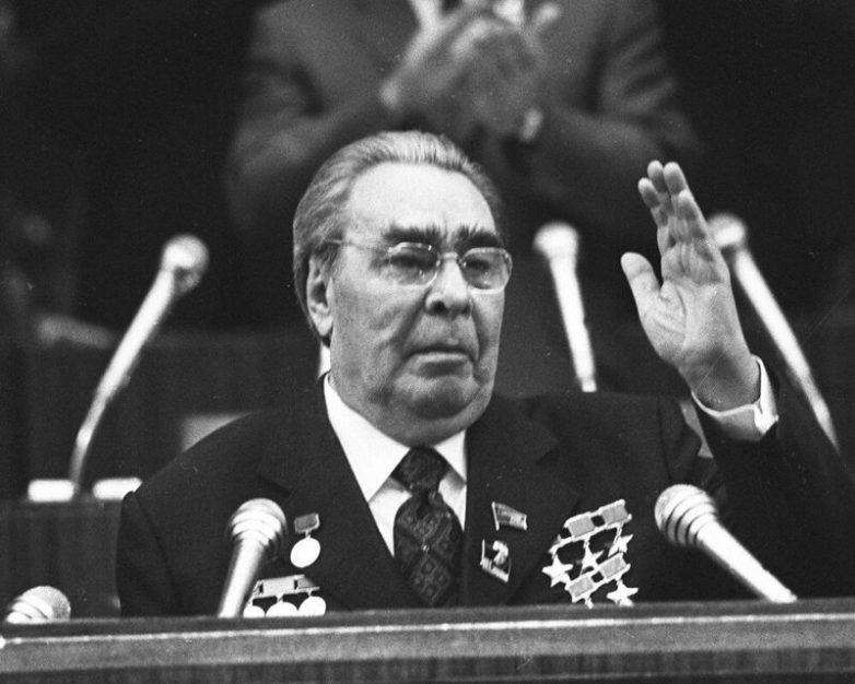 Как в СССР боролись за трудовую дисциплину.