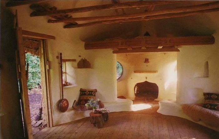 Cob House. Интерьер дома.