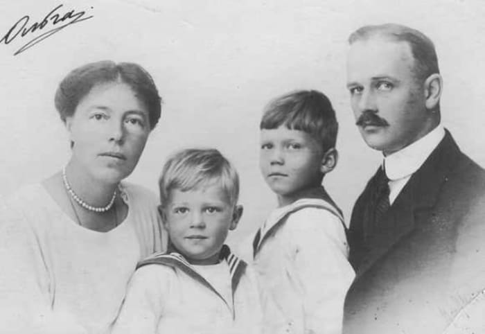 Великая княгиня с мужем и детьми | Фото: ogmil.ruа Великая княгиня с мужем и детьми | Фото: ogmil.ruа