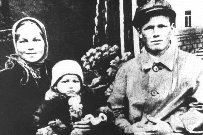 Известные люди в детстве и сейчас (72 фото) Известные люди в детстве и сейчас (72 фото)