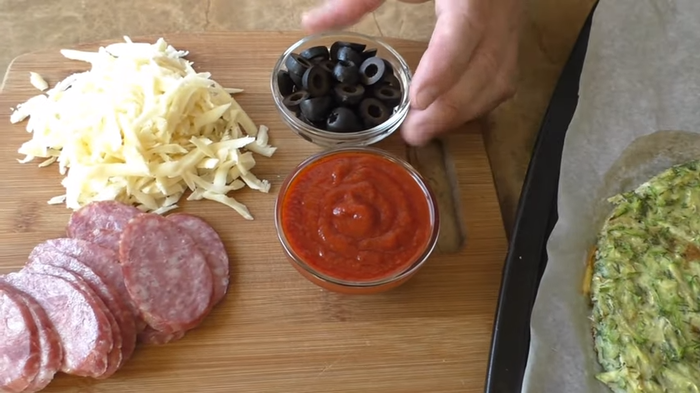 Пицца на кабачковом тесте без грамма муки Еда, Кабачок, Пицца, Вкусно, Другая кухня, Приготовление, Кабачковая пицца, Рецепт, Видео, Длиннопост