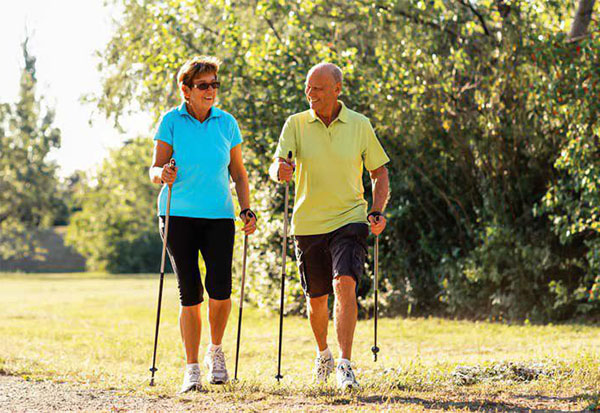 Скандинавская ходьба - лучший спорт для пожилых