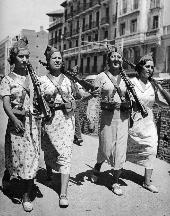Пилотки без кисточек и комбинезоны моно: униформа испанской гражданской войны