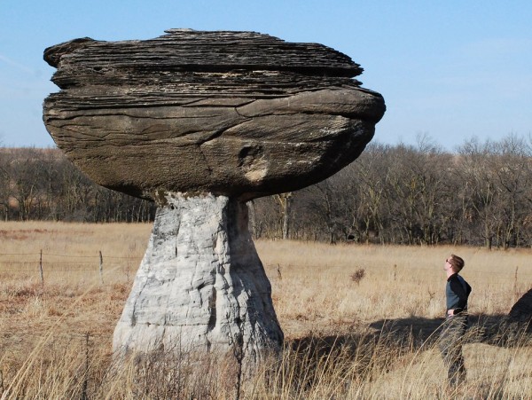 10 необычных камней мира (19 фото)