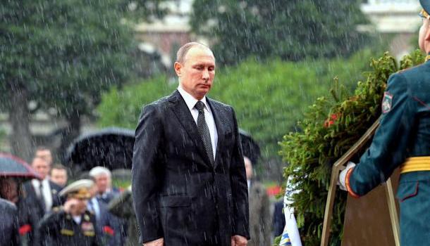 В США сравнили фотографии Путина и Обамы под дождём