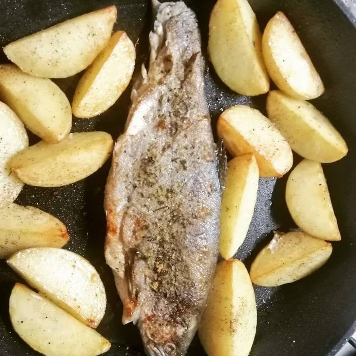 Форель с молодой картошкой Готовим дома, Мужская кулинария, Еда, Кулинария, Рецепт, Фотография, Длиннопост, Форель