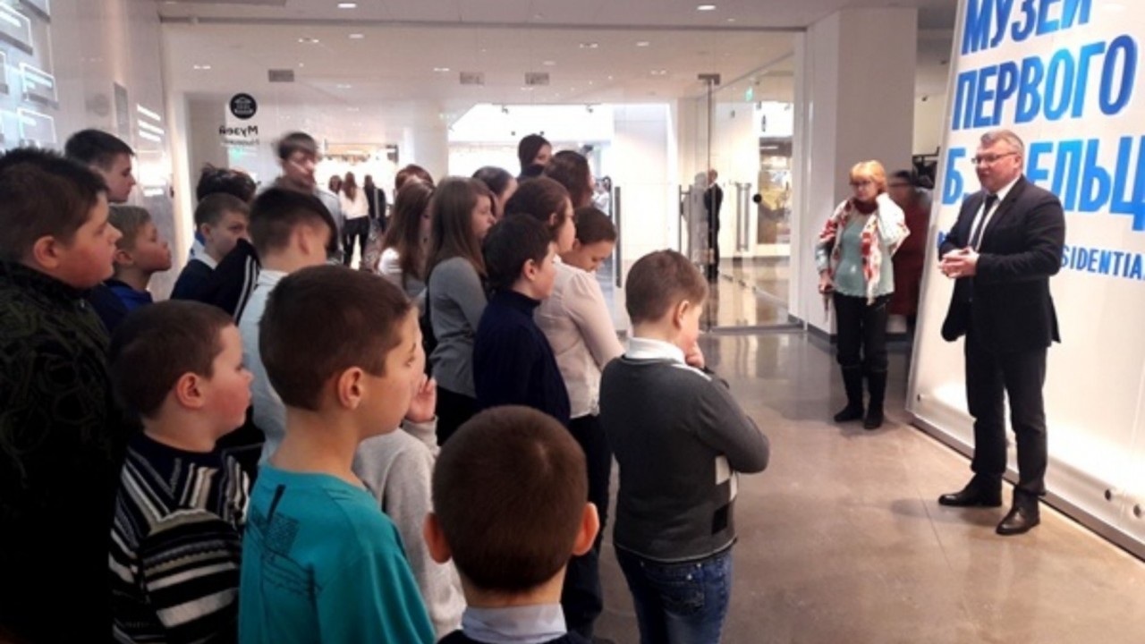 90-е годы - не дай Бог снова. Ельцин-центр в контексте технологий цветных революций 90-е годы - не дай Бог снова. Ельцин-центр в контексте технологий цветных революций