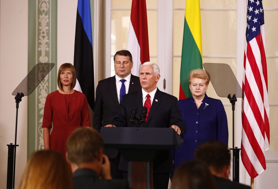 Прибалтика огорчились: Россия не несет денег, на что жить - непонятно