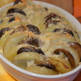 Молодой картофель с грибами