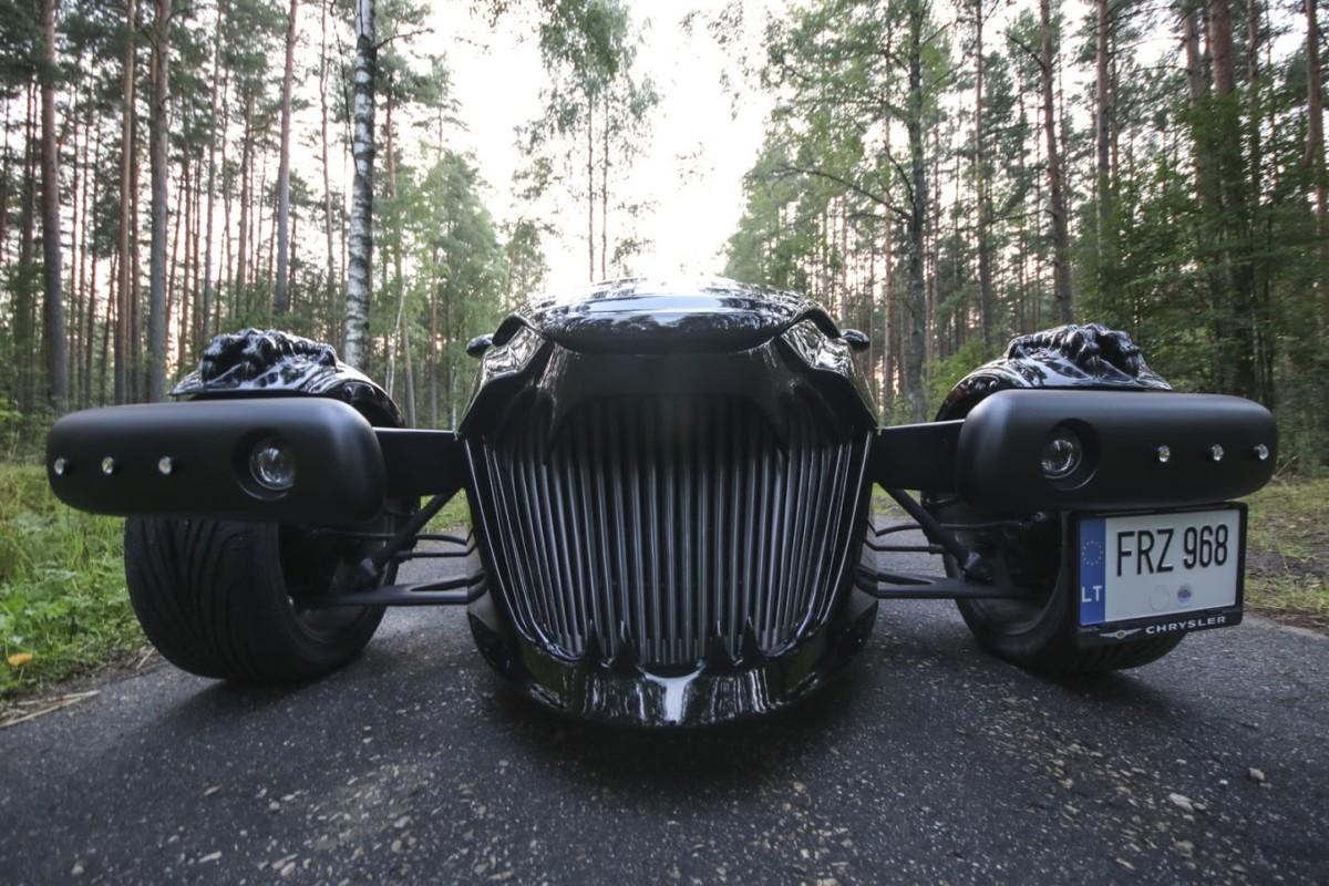 В Украине выставлен на продажу устрашающий автомобиль В Украине выставлен на продажу устрашающий автомобиль