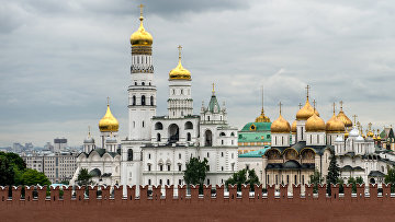 Вид на Благовещенский собор и Колокольню Ивана Великого в Москве Вид на Благовещенский собор и Колокольню Ивана Великого в Москве
