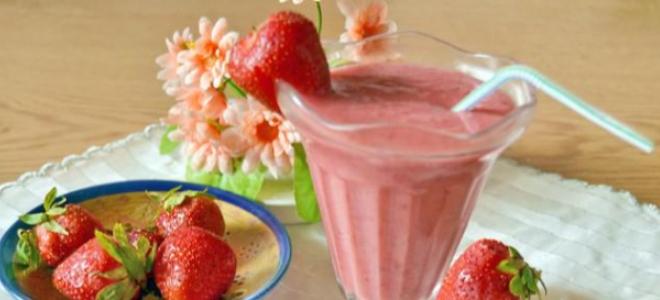 Коктейль из клубники и кефира