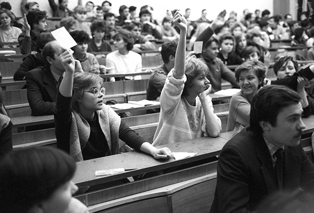 1992 год. Выборы членов студенческого совета одного из столичных вузов