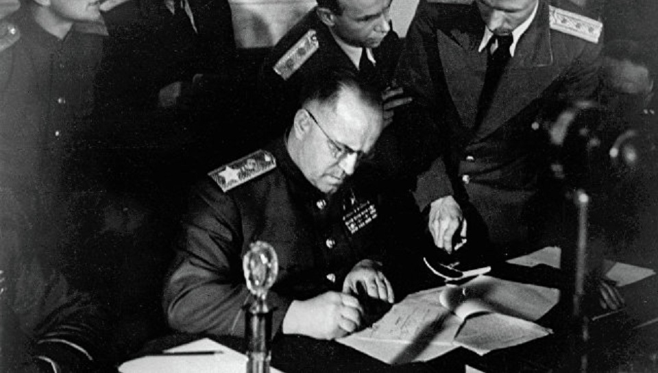 8 мая 1945 года Акт о безоговорочной капитуляции фашистской Германии. 8 мая 1945 года Акт о безоговорочной капитуляции фашистской Германии.