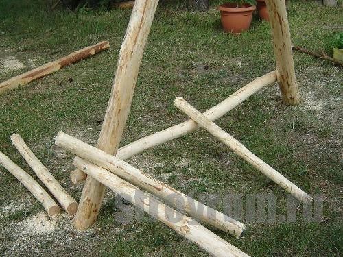 Качели своими руками из брёвен 10