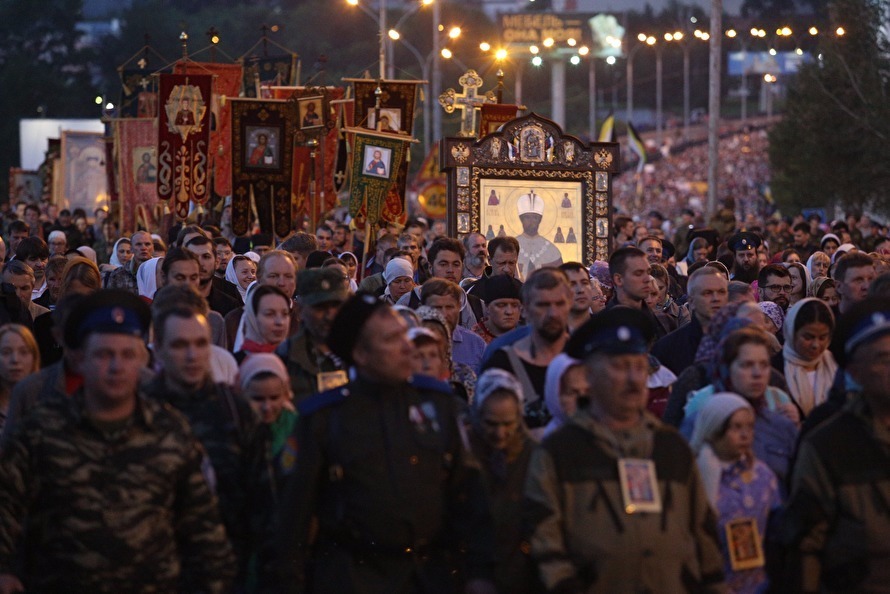 Наталья Поклонская оценила количество участников в 100 000 человек. Может быть, это преувеличение, но 50 000 было точно