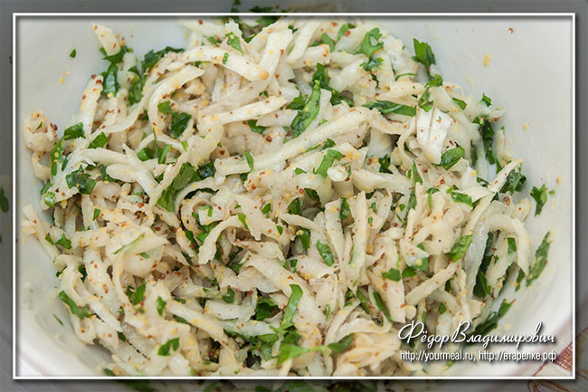 Салат из черной редьки с петрушкой и укропом