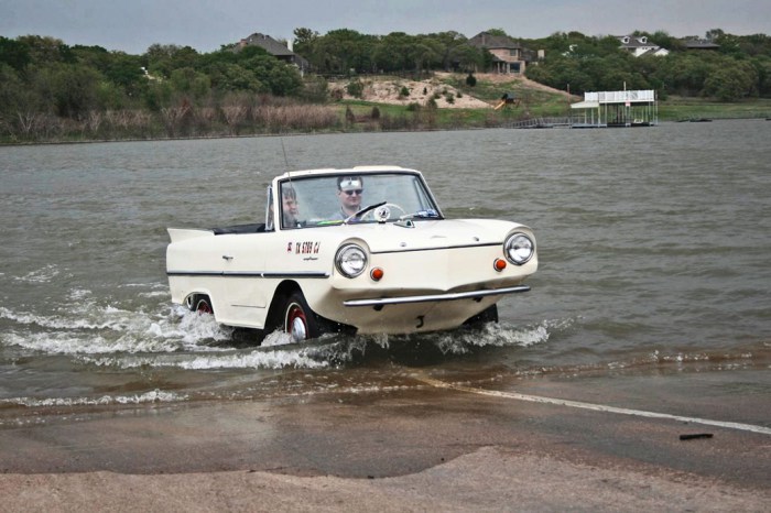 Amphicar - одна из лучших амфибий.