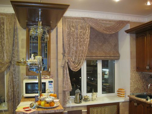 Шторы для кухни: фото римские