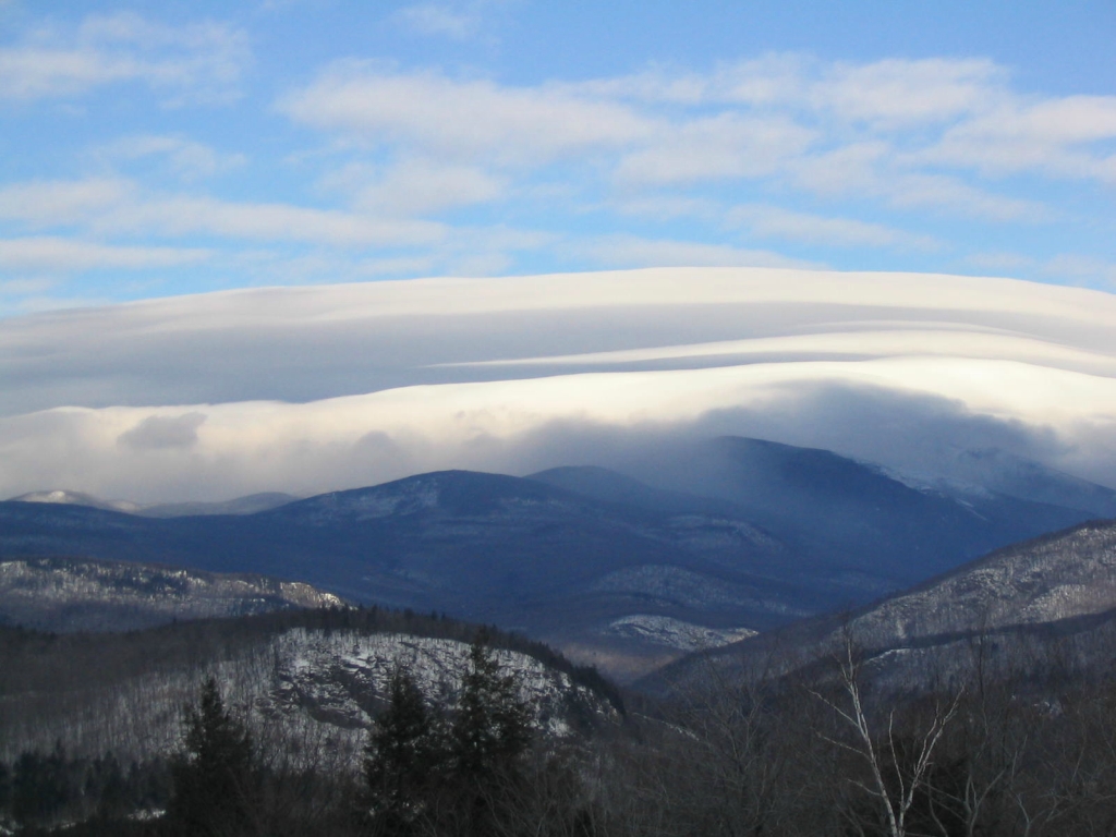 Лентикулярные облака