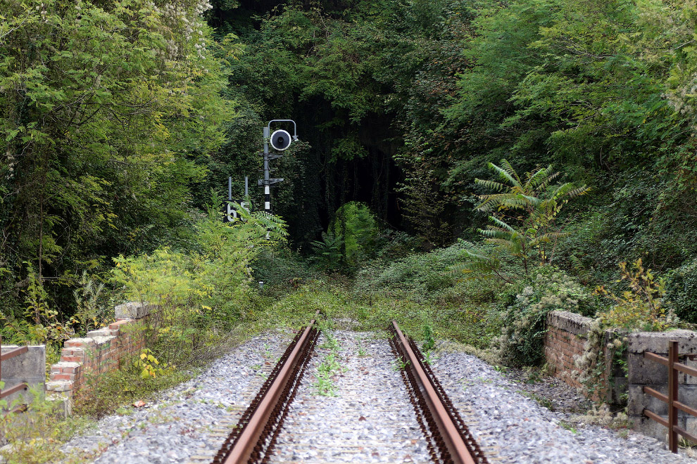 Заброшенная железная дорога в Пинцано, Италия