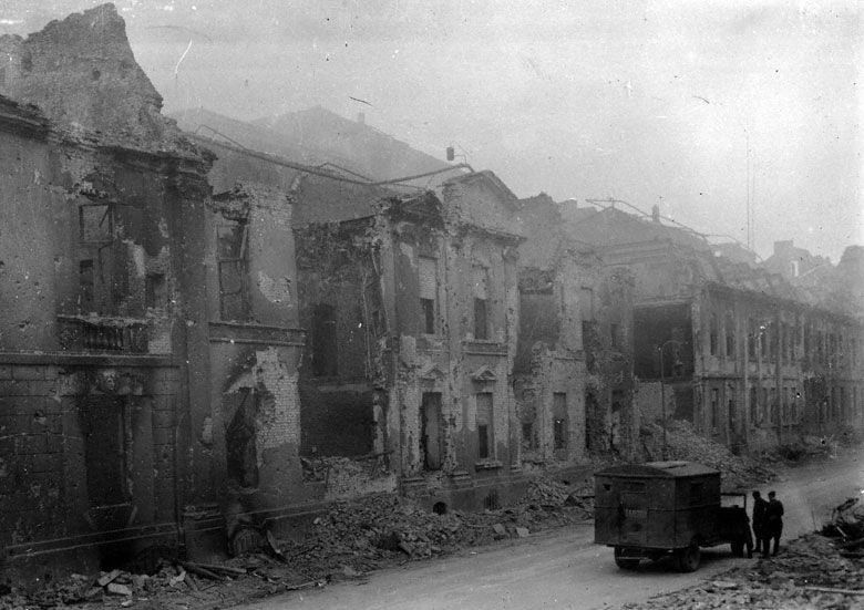 Мультатули Петр: В тот день когда взяли Берлин и фотографии Берлина 1945 Мультатули Петр: В тот день когда взяли Берлин и фотографии Берлина 1945