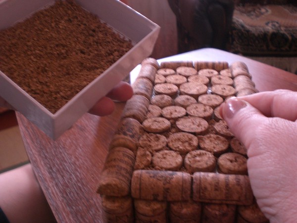 Шкатулка из винных пробок Шкатулка из винных пробок