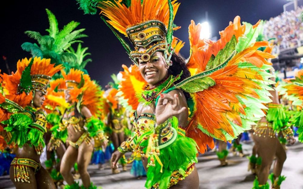 Карнавал в Рио-де-Жанейро http://travelcalendar.ru/wp-content/uploads/2015/08/Karnaval-v-Rio-de-ZHanejro_glav1.jpg