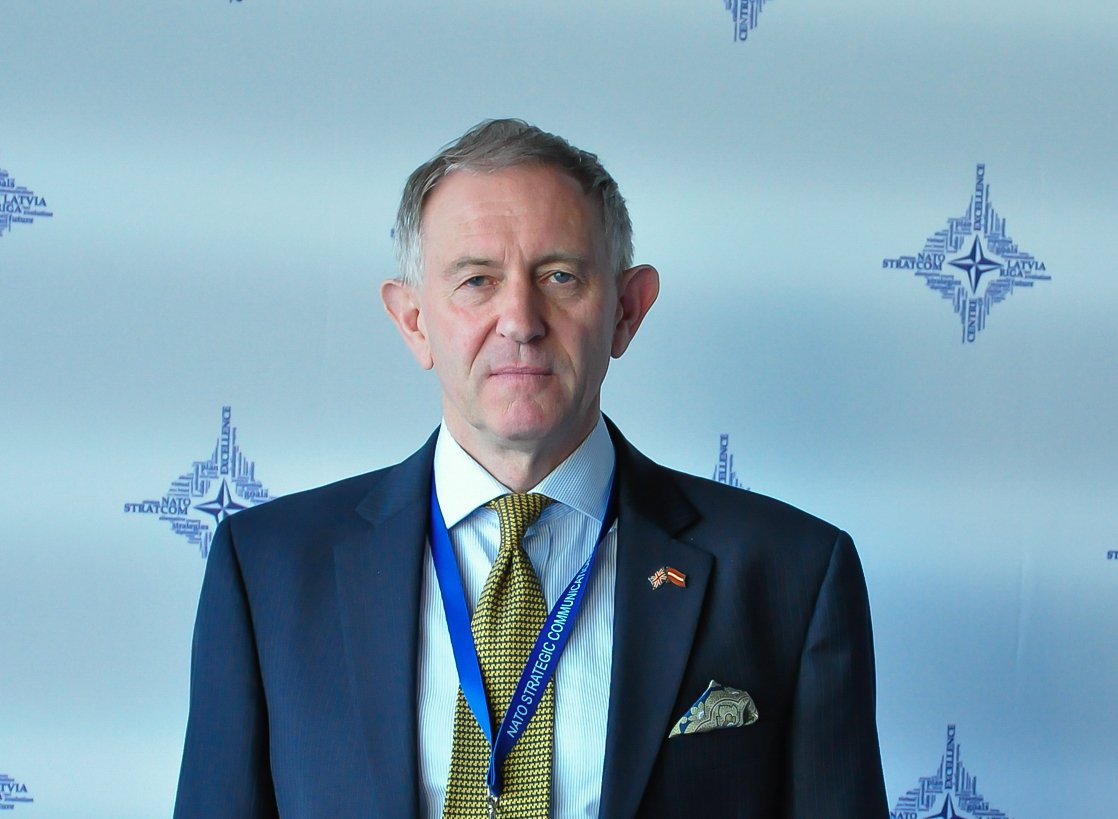 Британский полковник призвал ВМС Украины безжалостно топить Черноморский флот Британский полковник призвал ВМС Украины безжалостно топить Черноморский флот