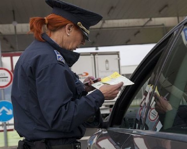 Первым украинцам отказали во въезде в ЕС Первым украинцам отказали во въезде в ЕС