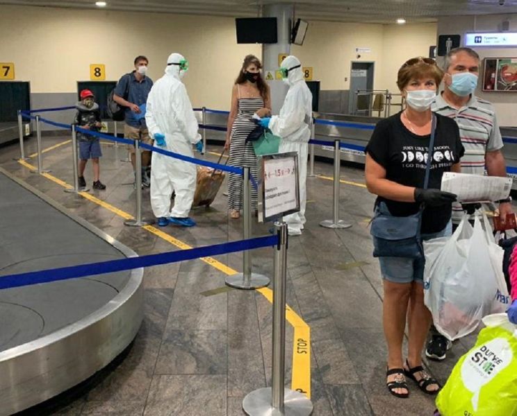Более 20 тысяч пассажиров: спасатели продолжают дежурить в аэропортах